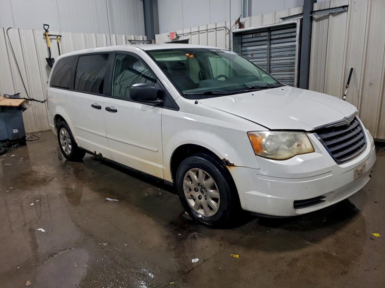 2008 CHRYSLER TOWN & COUNTRY LX photo 4