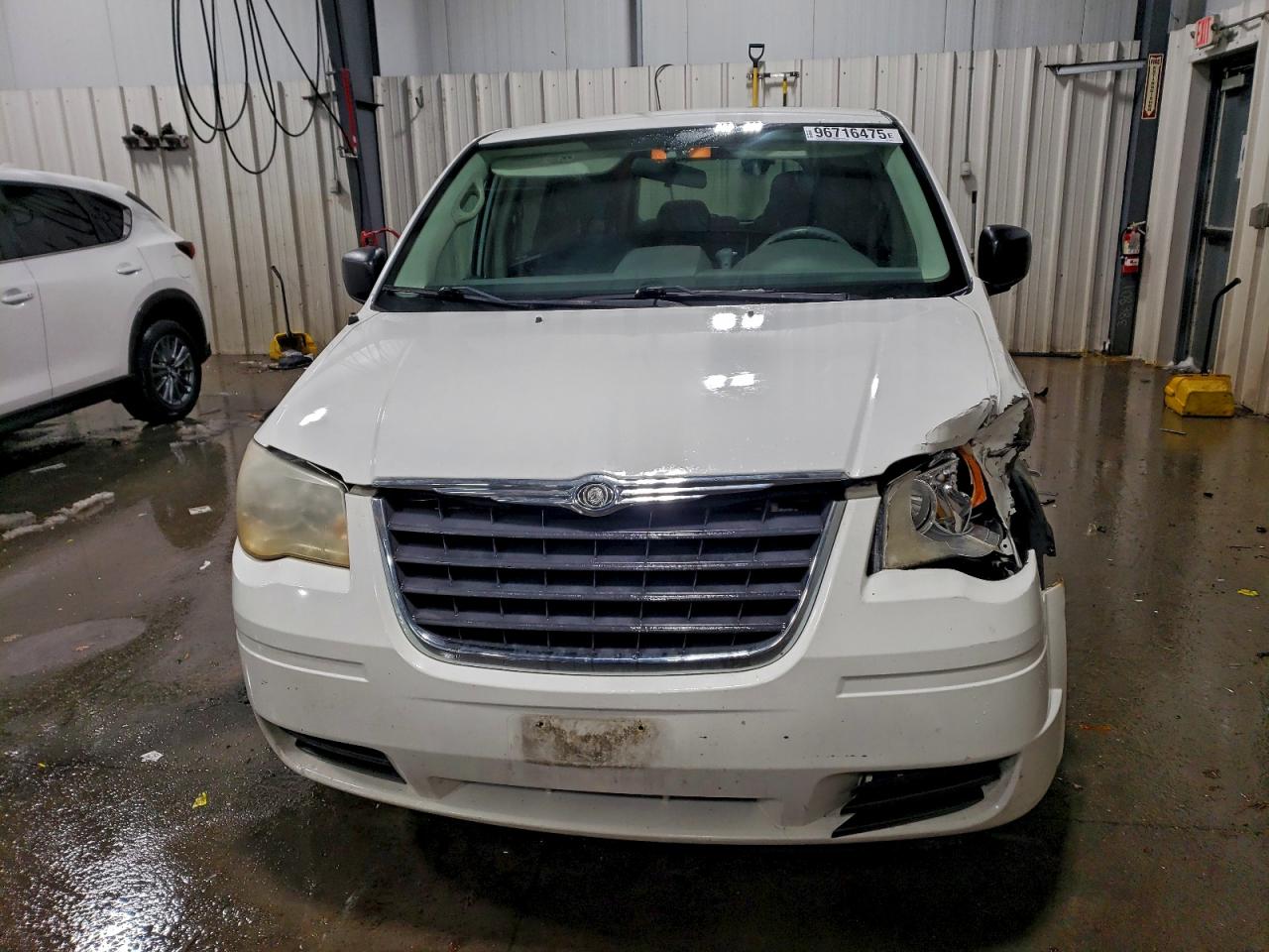 2008 CHRYSLER TOWN & COUNTRY LX photo 5