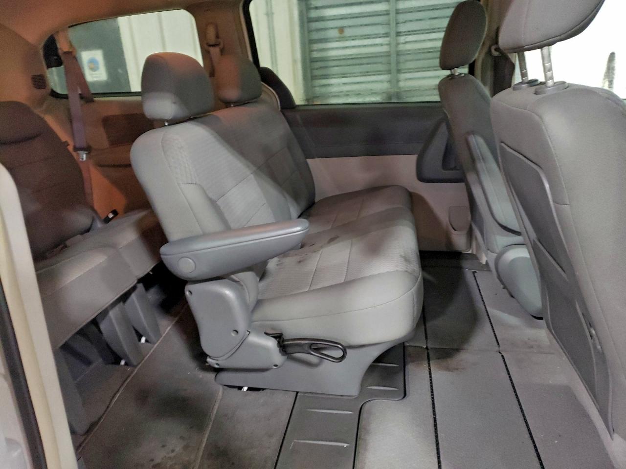 2008 CHRYSLER TOWN & COUNTRY LX photo 11