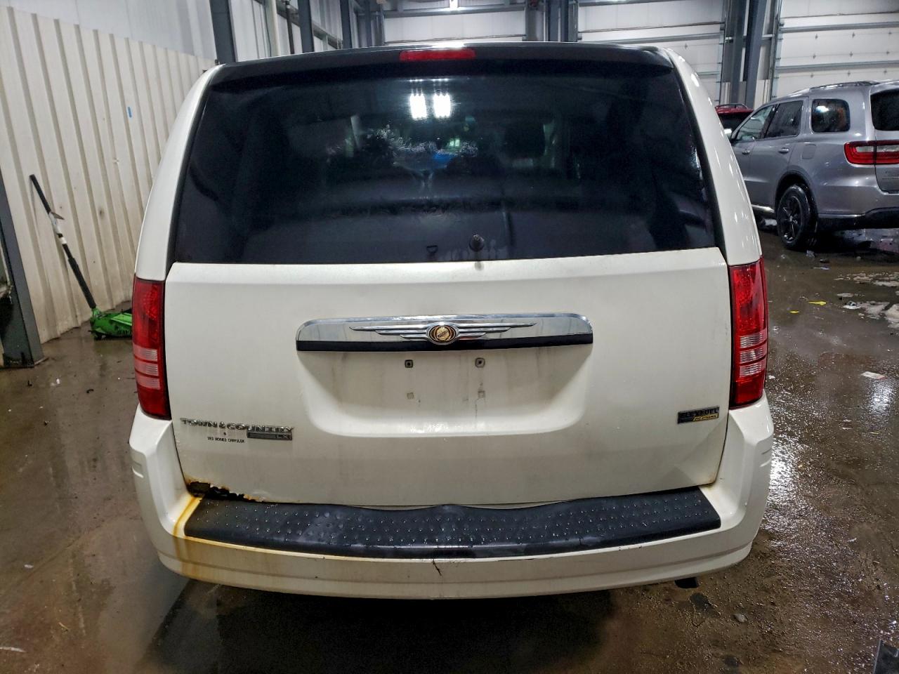 2008 CHRYSLER TOWN & COUNTRY LX photo 6