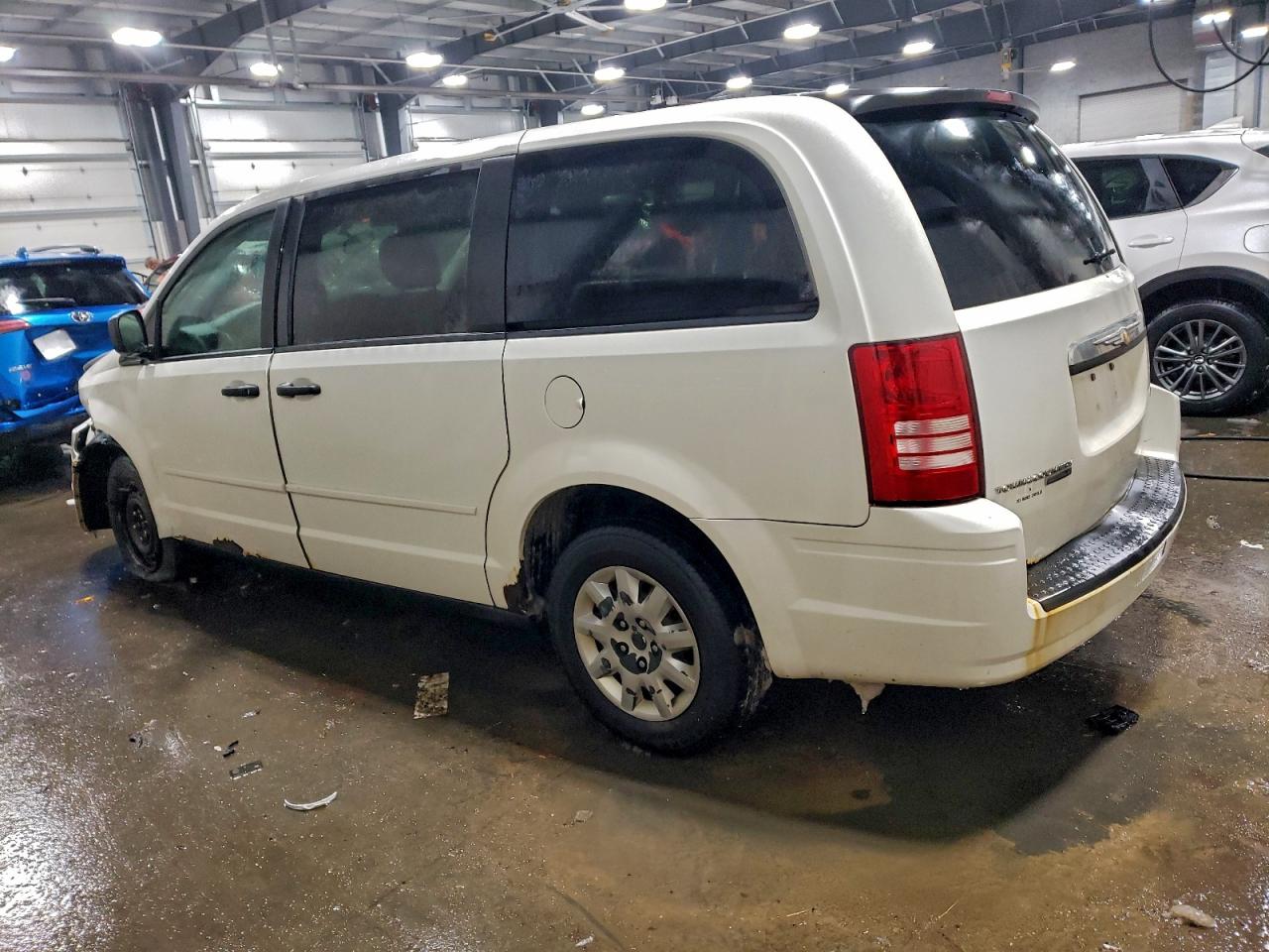 2008 CHRYSLER TOWN & COUNTRY LX photo 2