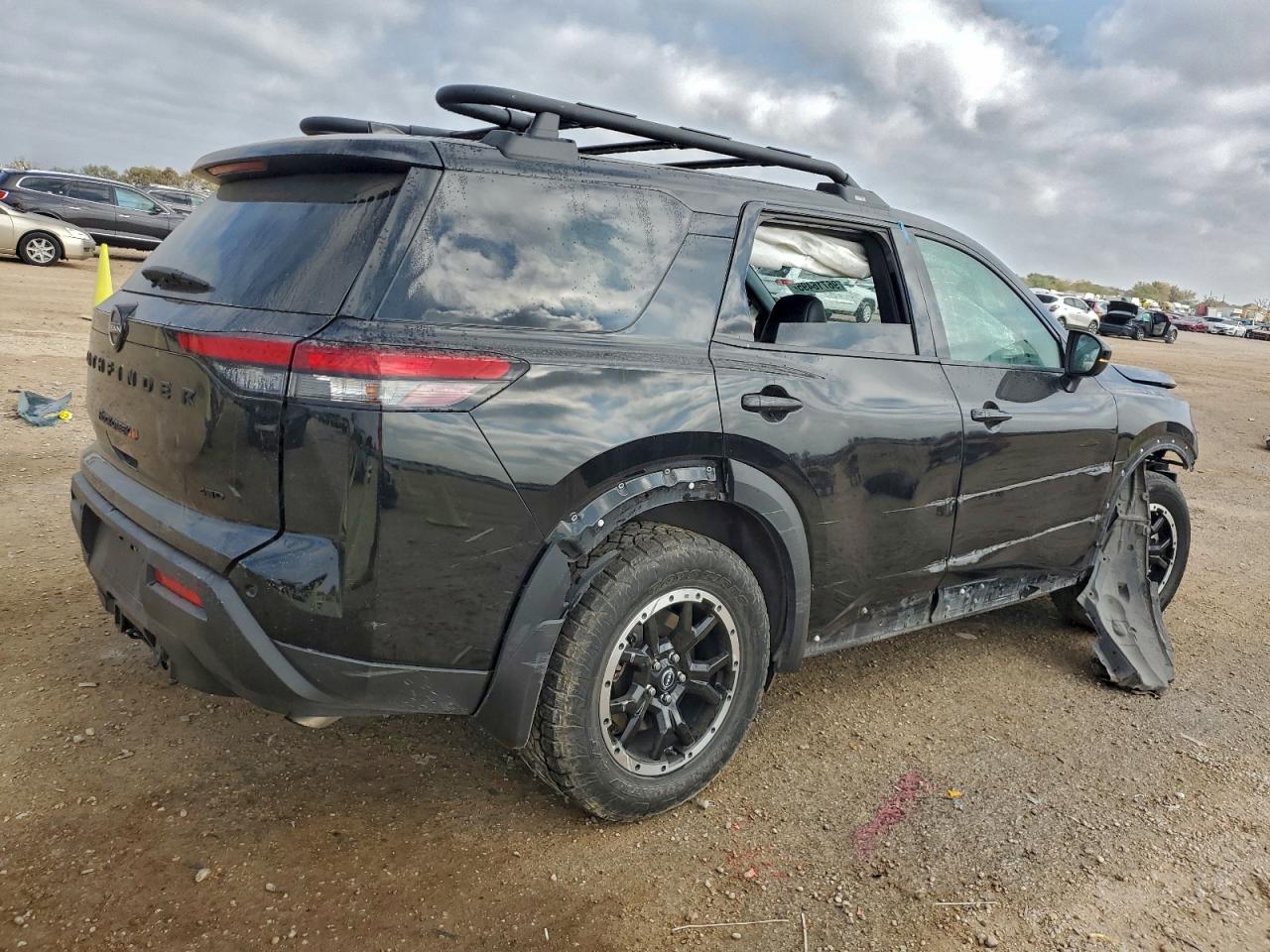 2023 NISSAN PATHFINDER SV photo 3