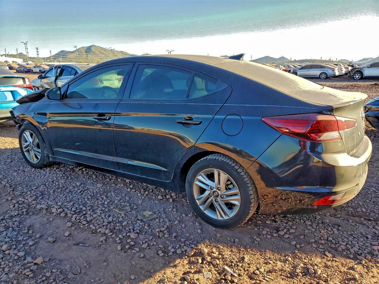 2019 HYUNDAI ELANTRA SEL photo 2