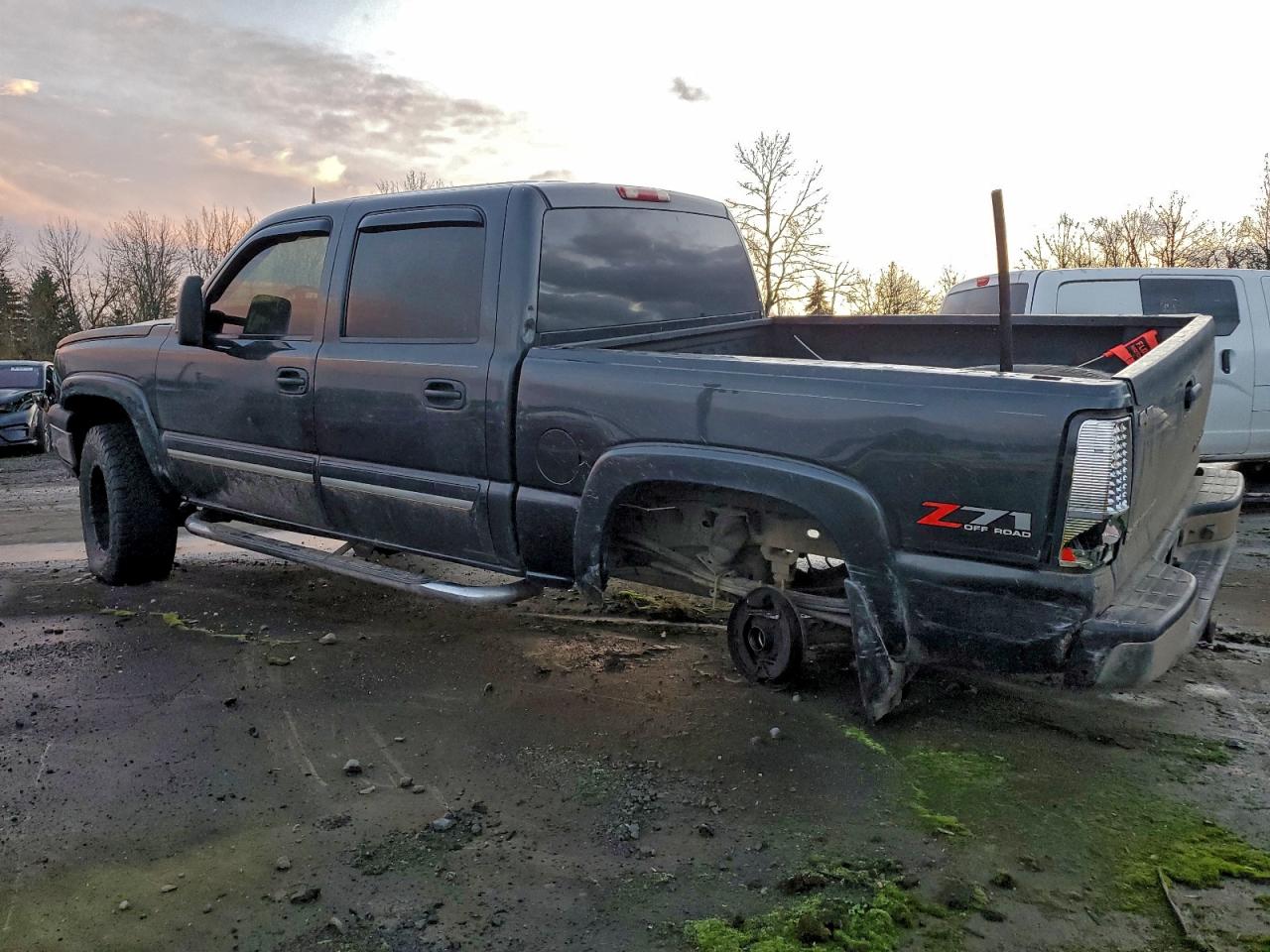 2005 CHEVROLET SILVERADO K1500 photo 2