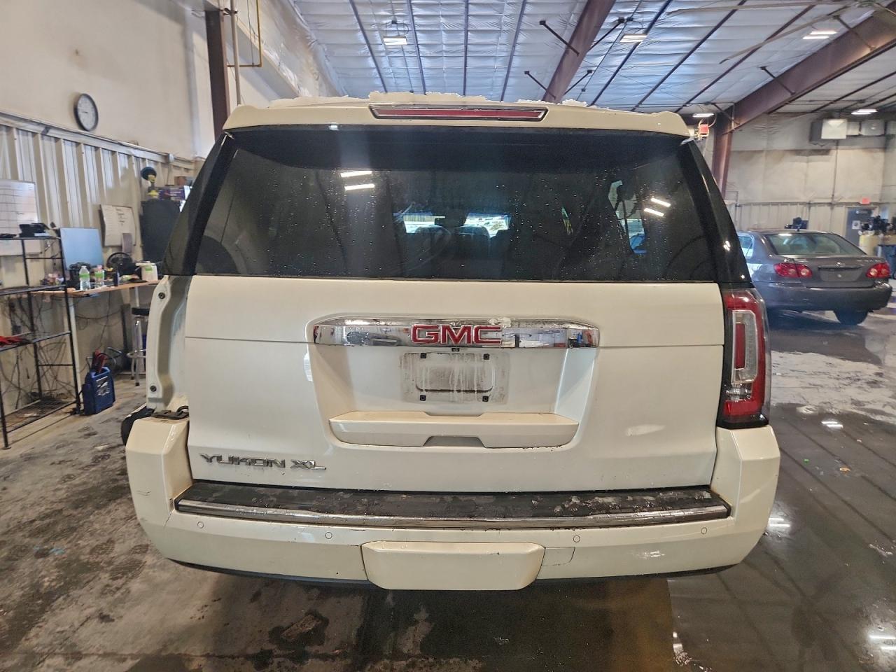 2015 GMC YUKON XL DENALI photo 11