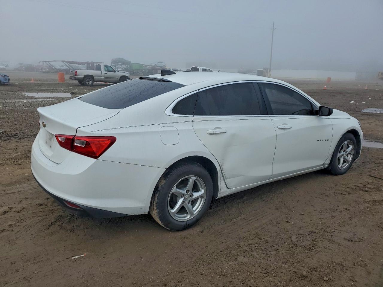 2018 CHEVROLET MALIBU LS photo 3