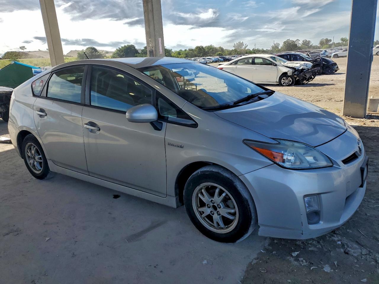 2011 TOYOTA PRIUS photo 4