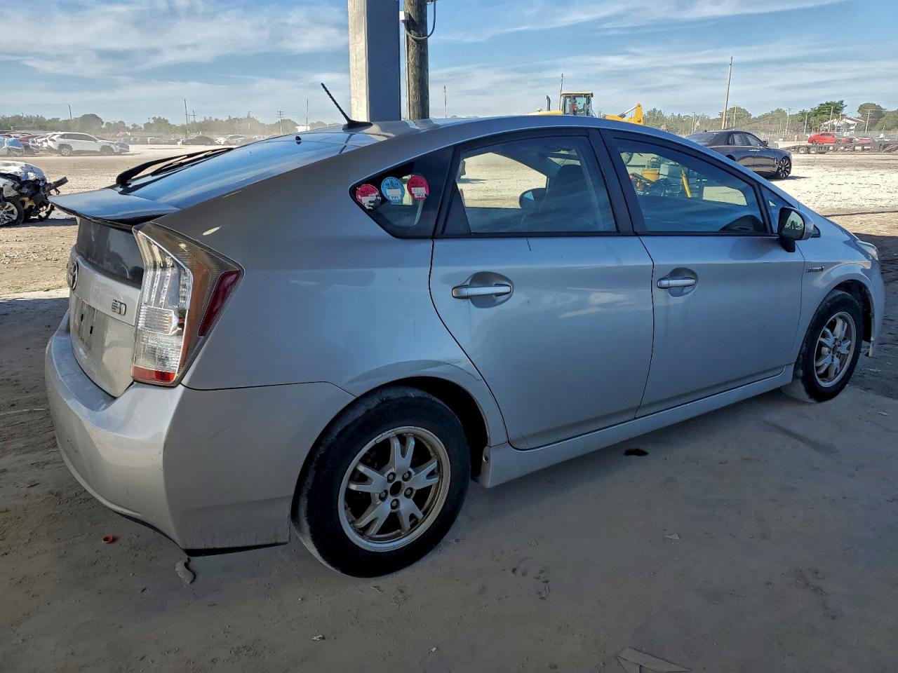 2011 TOYOTA PRIUS photo 3