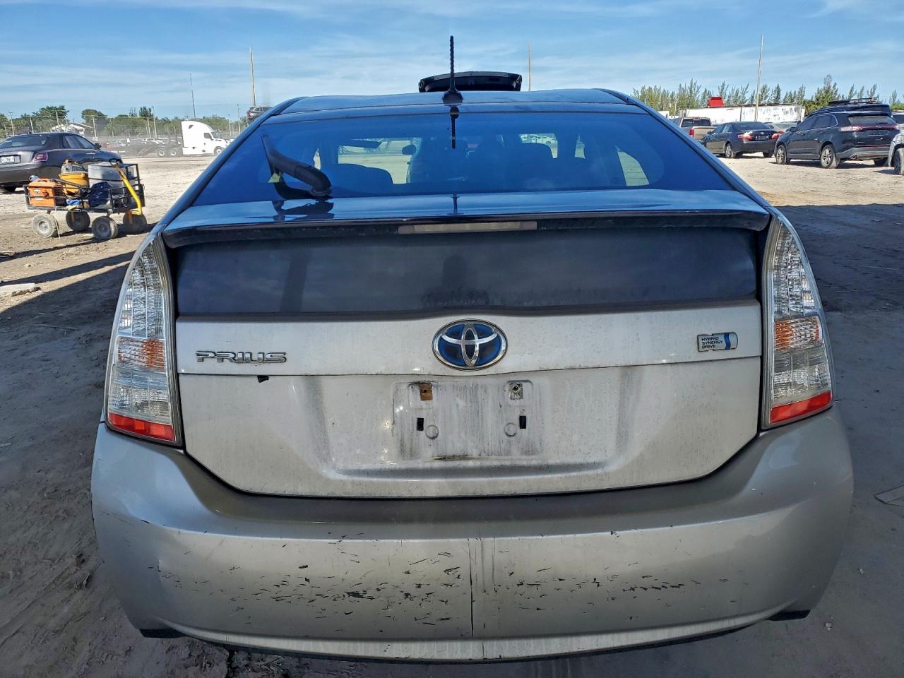 2011 TOYOTA PRIUS photo 6