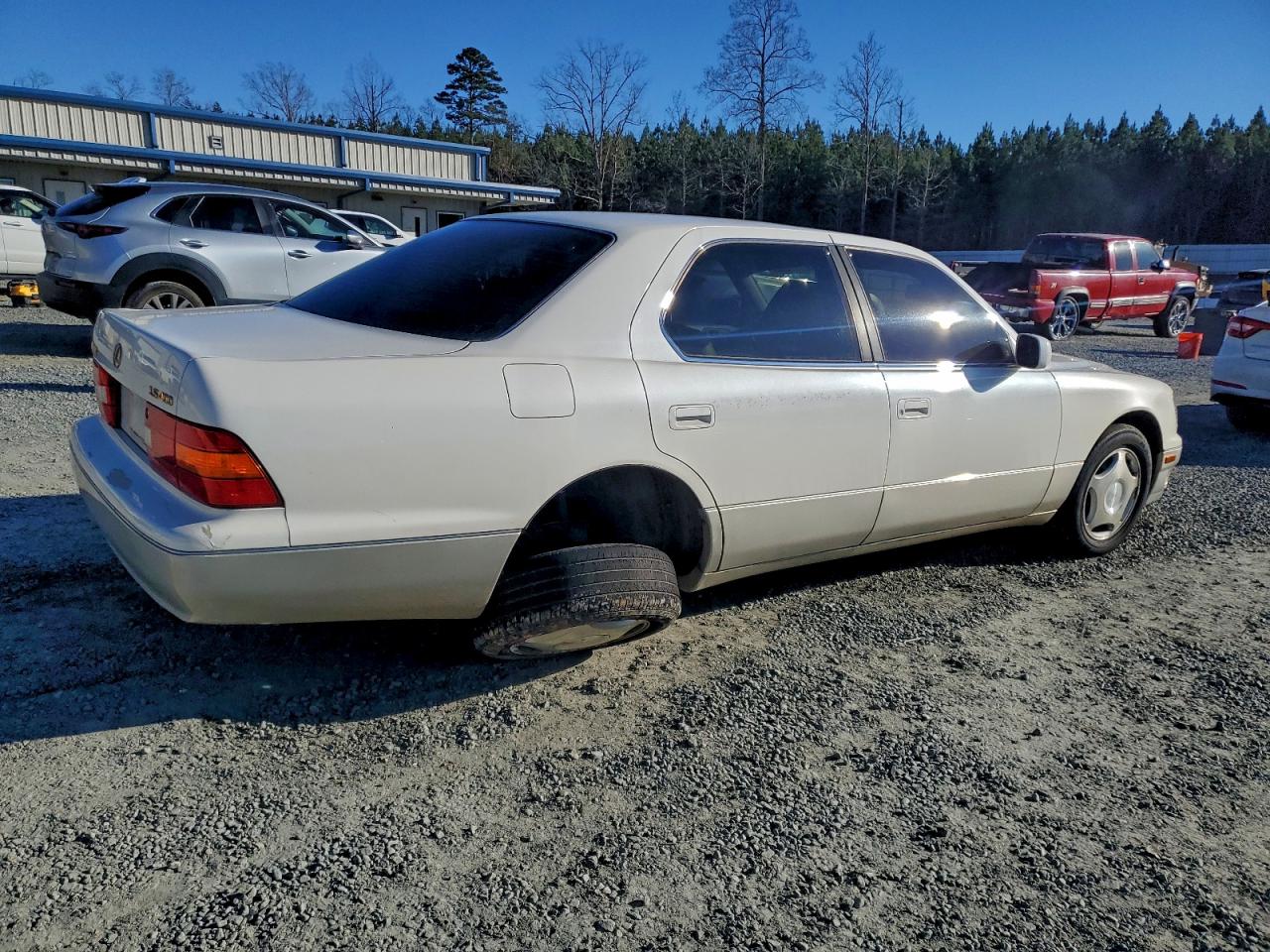 2000 LEXUS LS 400 photo 3