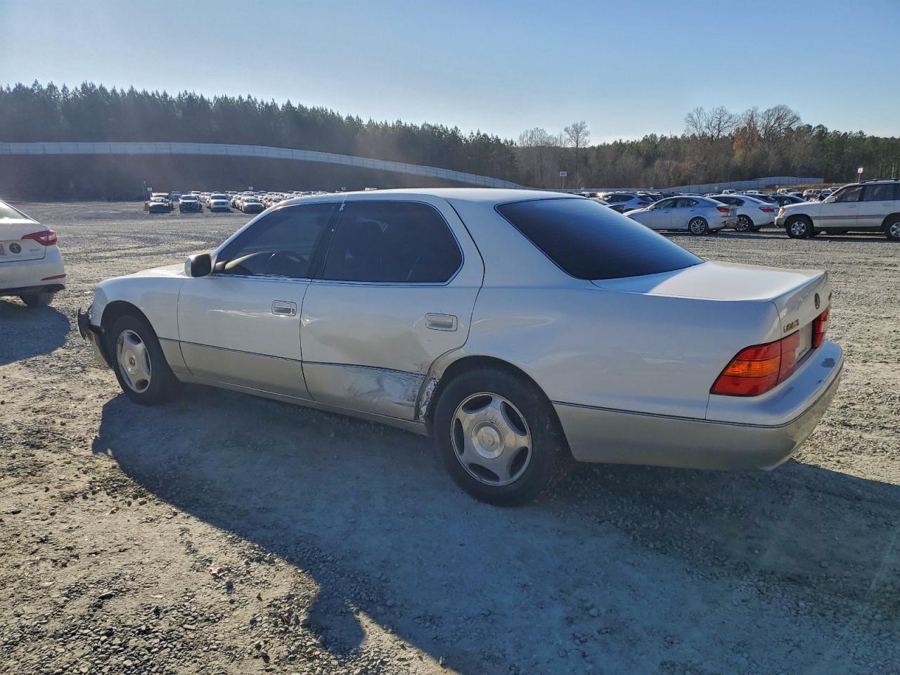 2000 LEXUS LS 400 photo 2