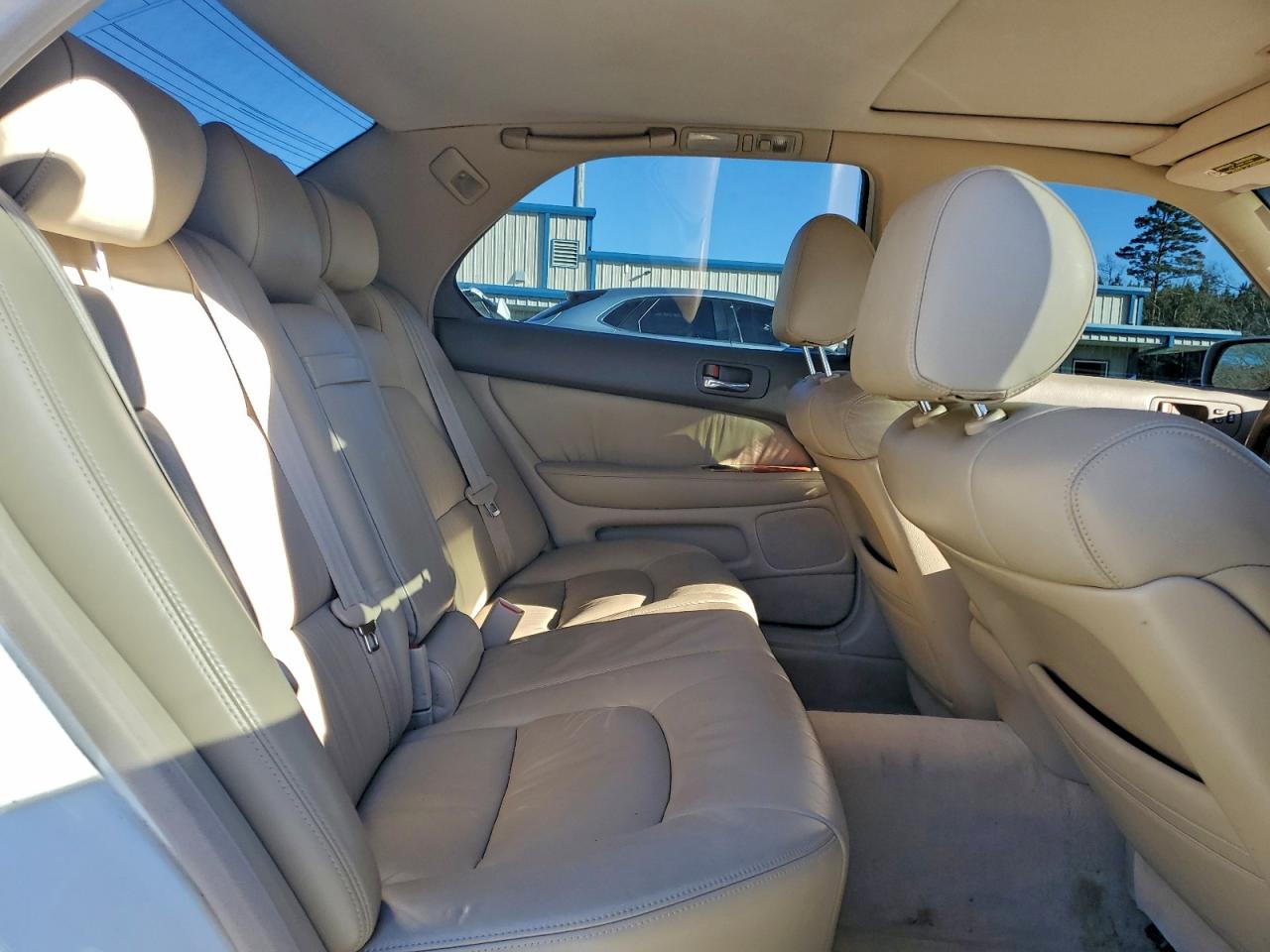 2000 LEXUS LS 400 photo 10