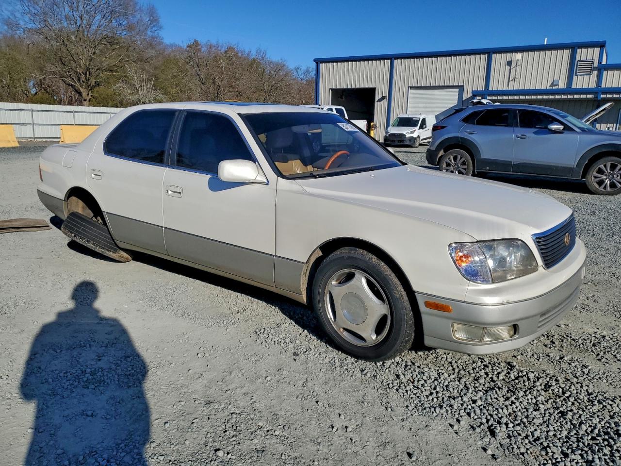 2000 LEXUS LS 400 photo 4