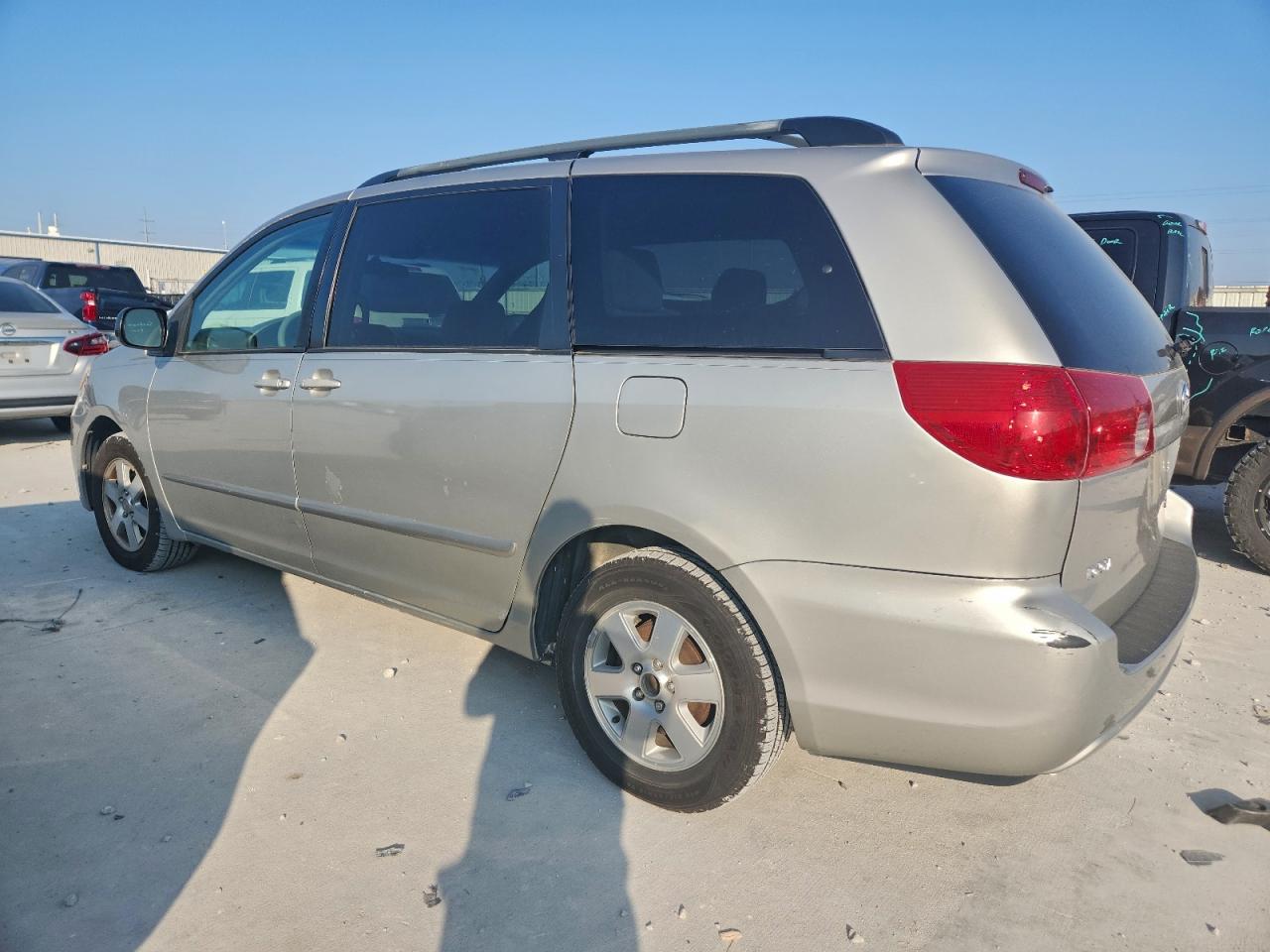 2006 TOYOTA SIENNA CE photo 2