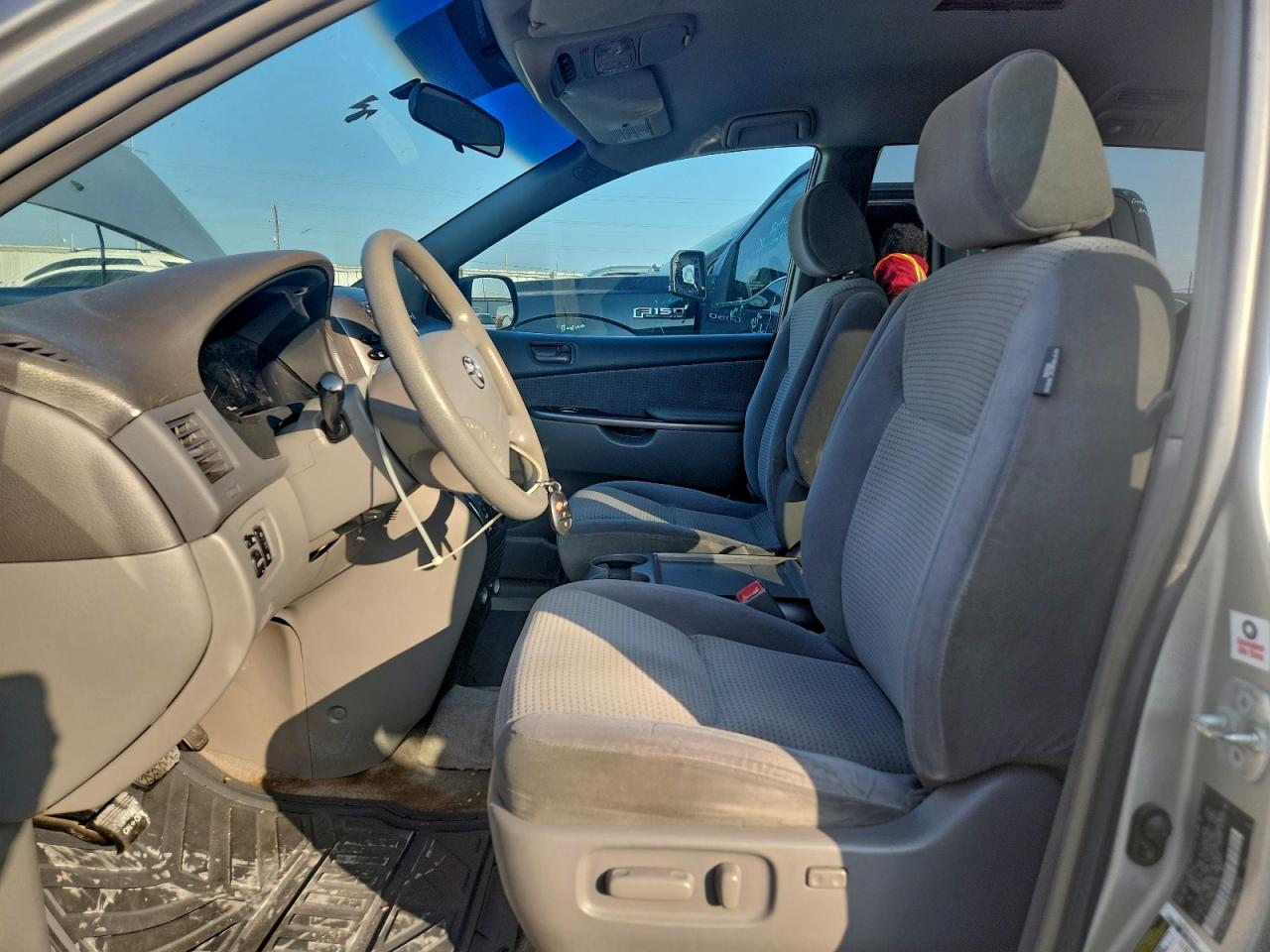 2006 TOYOTA SIENNA CE photo 7