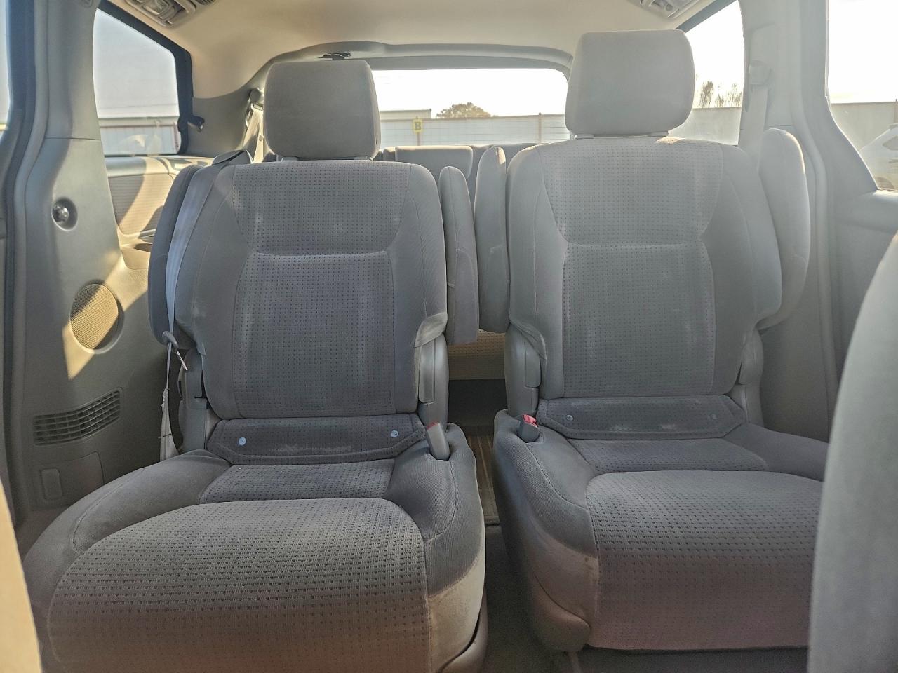 2006 TOYOTA SIENNA CE photo 10