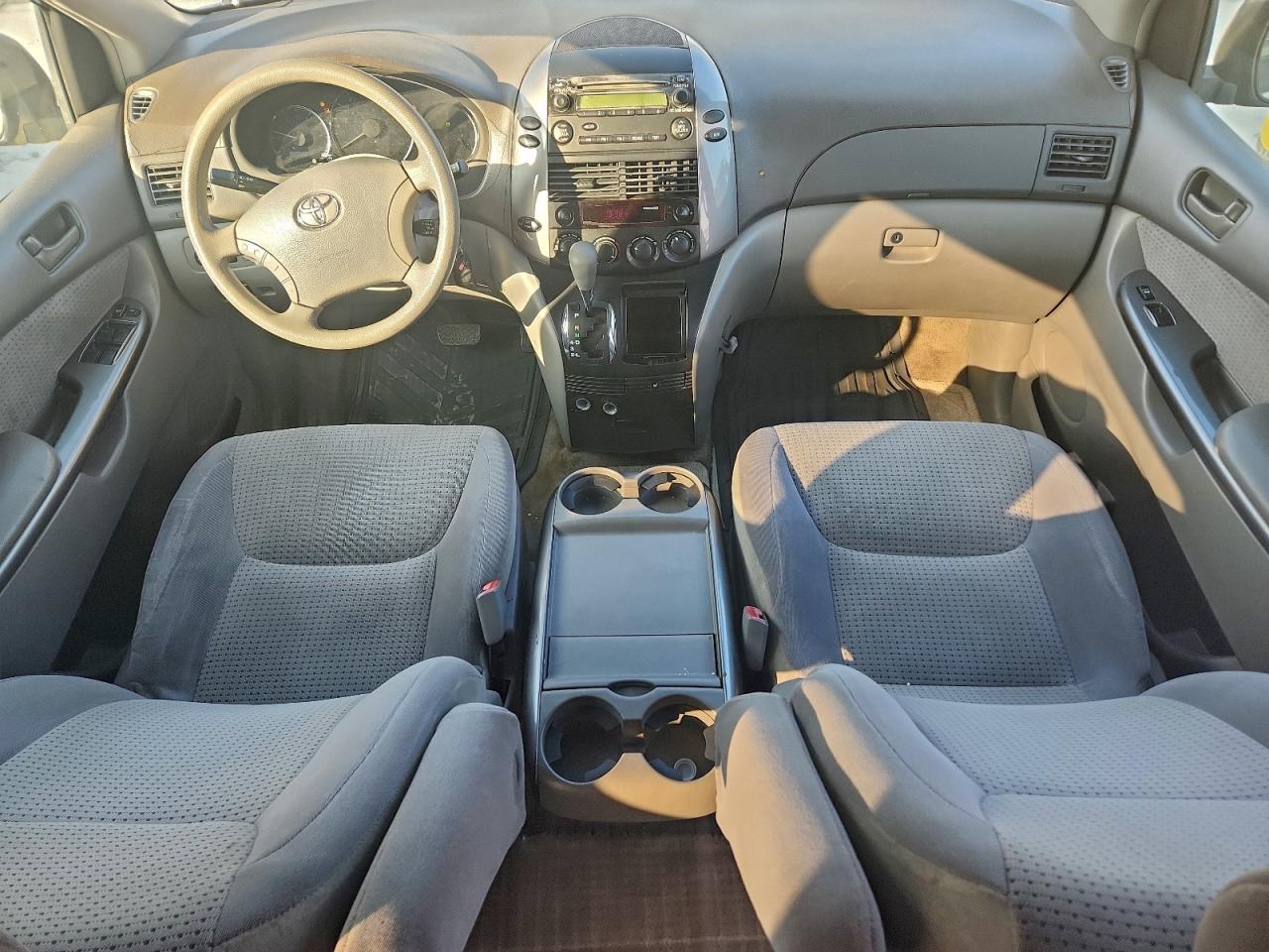 2006 TOYOTA SIENNA CE photo 8
