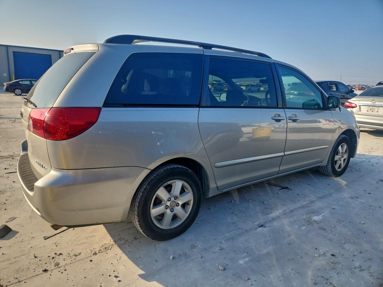 2006 TOYOTA SIENNA CE photo 3