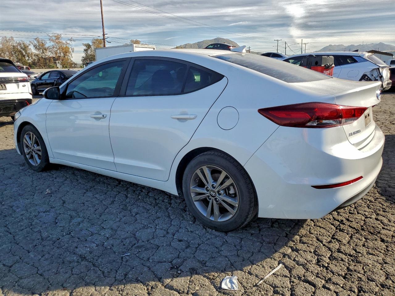 2018 HYUNDAI ELANTRA SEL photo 2