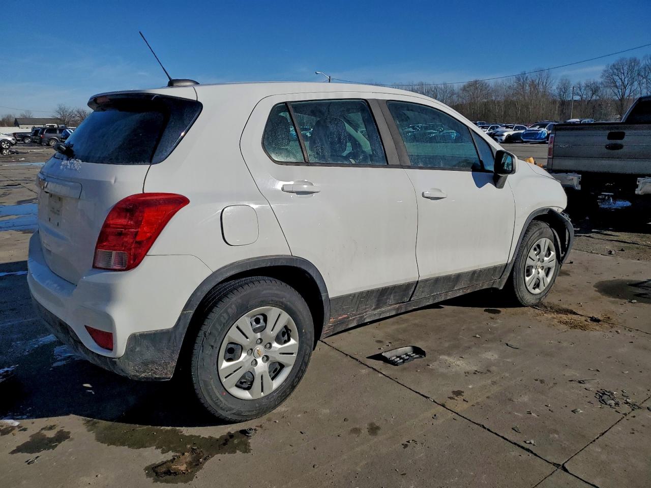 2017 CHEVROLET TRAX LS photo 3