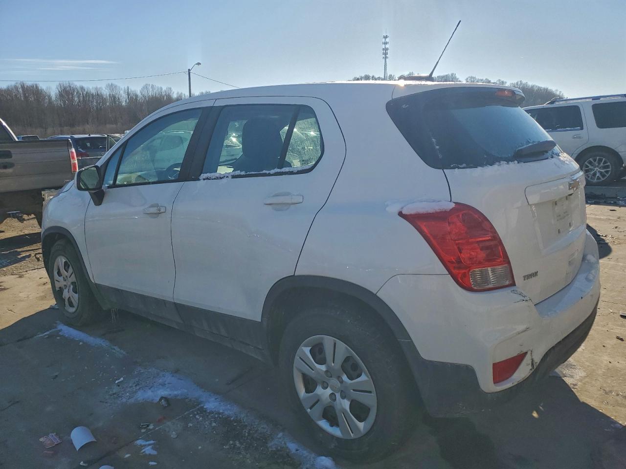 2017 CHEVROLET TRAX LS photo 2