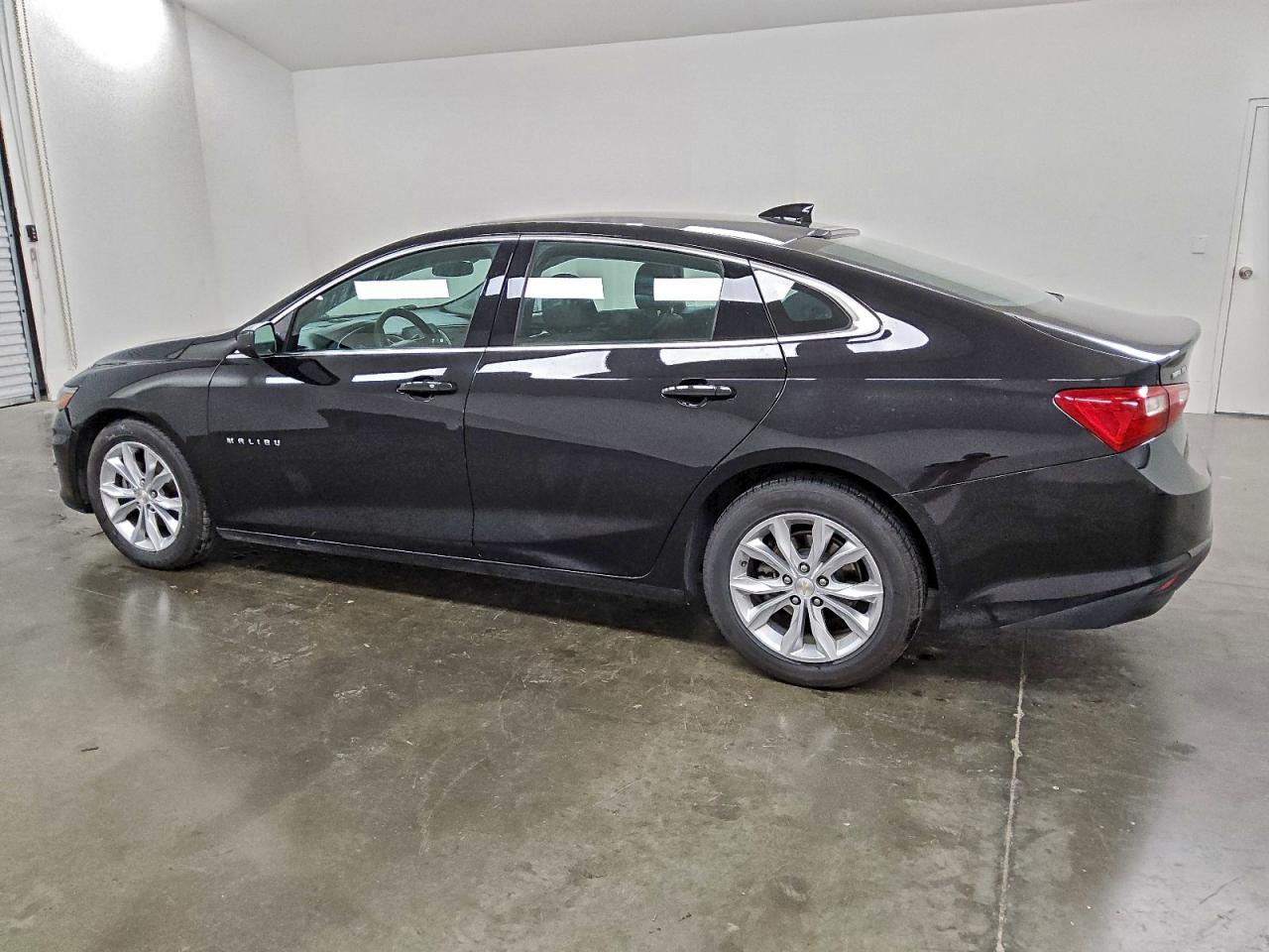 2023 CHEVROLET MALIBU LT photo 2
