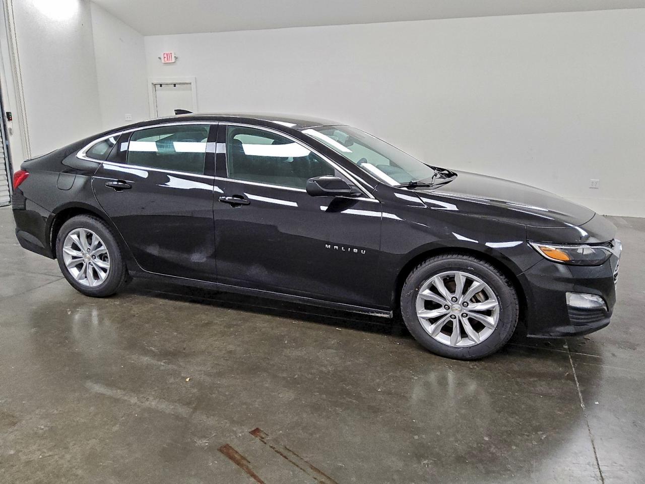 2023 CHEVROLET MALIBU LT photo 4