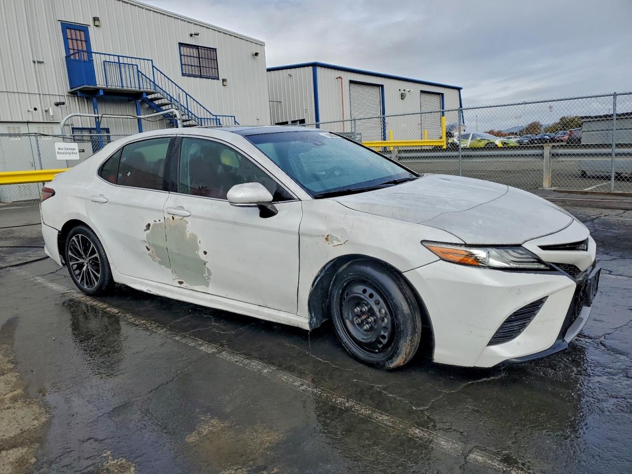 2018 TOYOTA CAMRY XSE photo 4