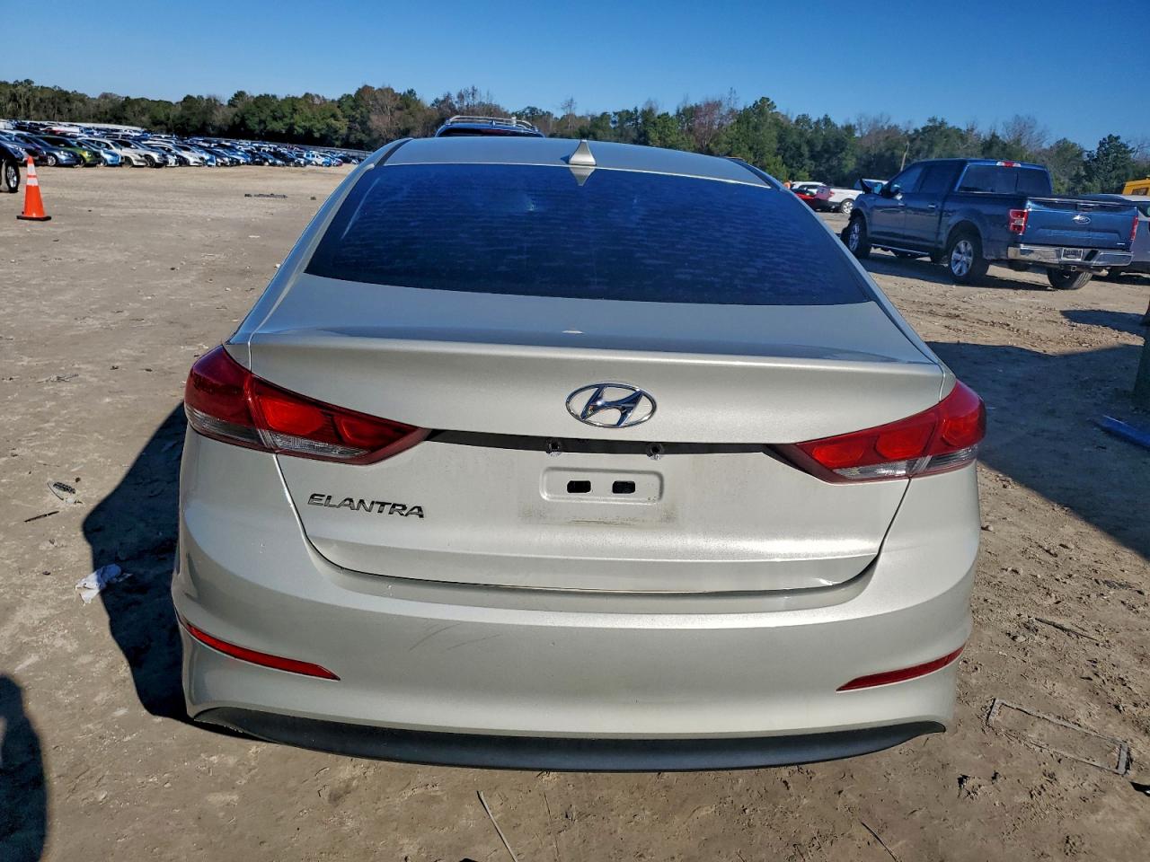 2018 HYUNDAI ELANTRA SEL photo 6