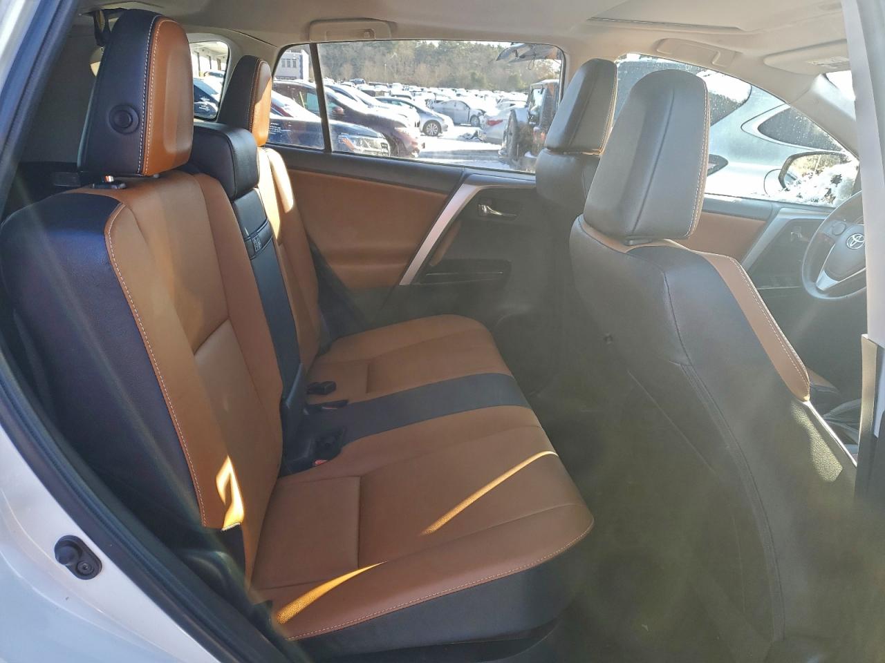 2016 TOYOTA RAV4 HV LIMITED photo 11