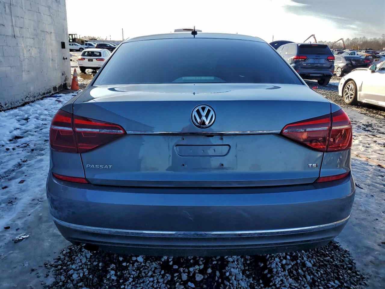 2017 VOLKSWAGEN PASSAT S photo 6