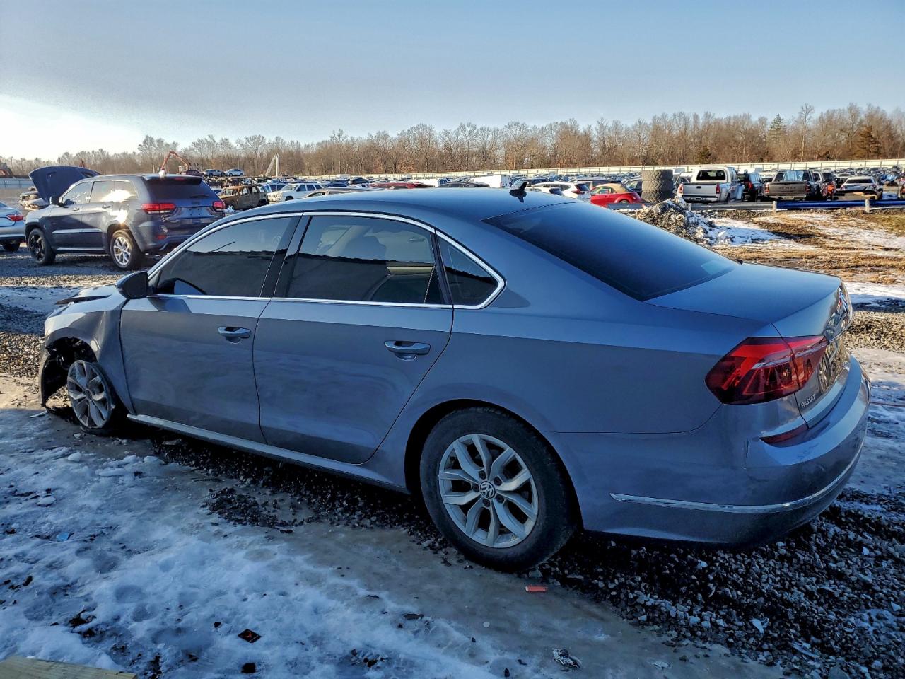 2017 VOLKSWAGEN PASSAT S photo 2