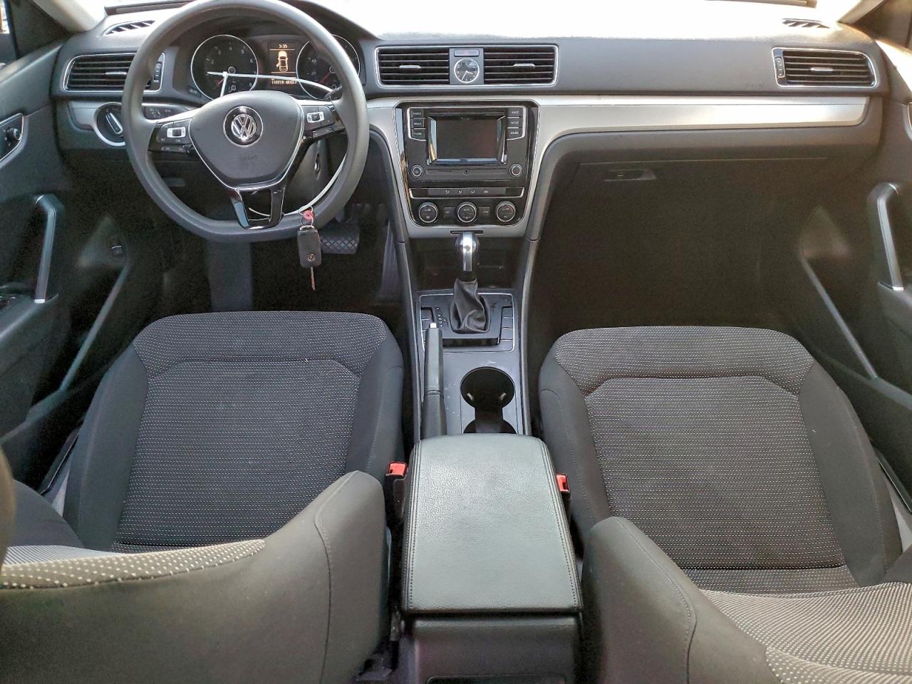 2017 VOLKSWAGEN PASSAT S photo 8