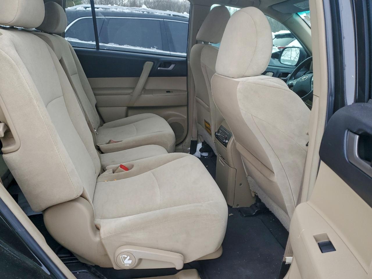 2012 TOYOTA HIGHLANDER BASE photo 11