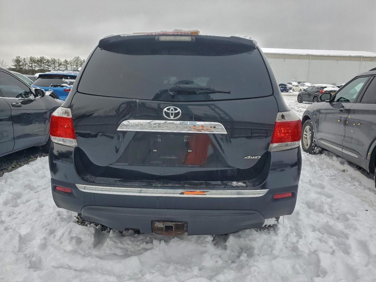2012 TOYOTA HIGHLANDER BASE photo 6
