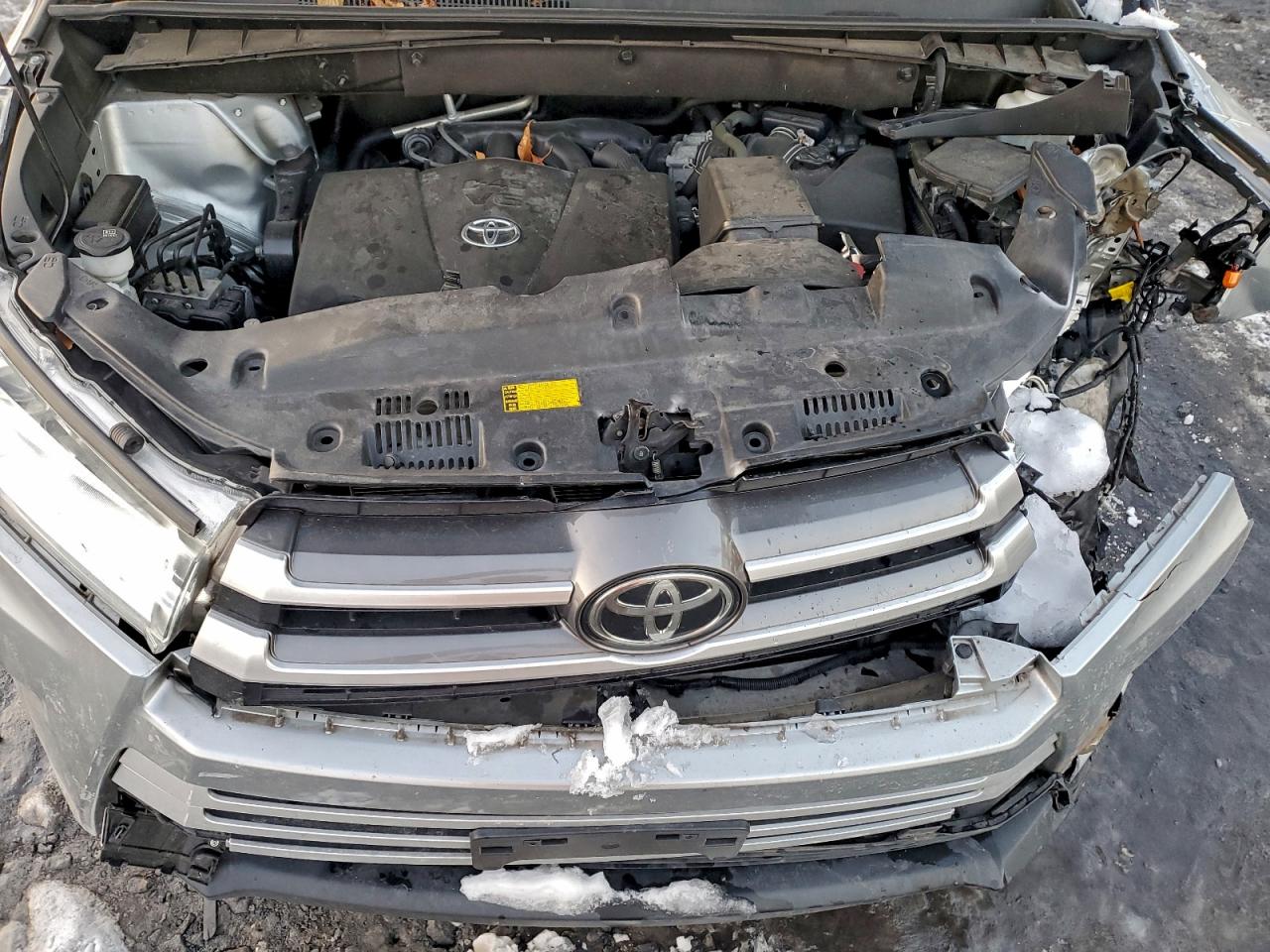 2019 TOYOTA HIGHLANDER LE photo 23