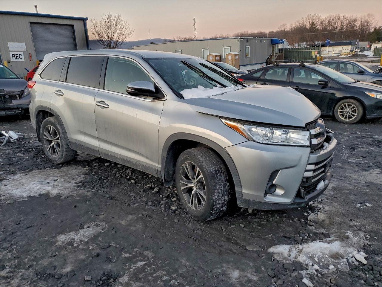 2019 TOYOTA HIGHLANDER LE photo 7