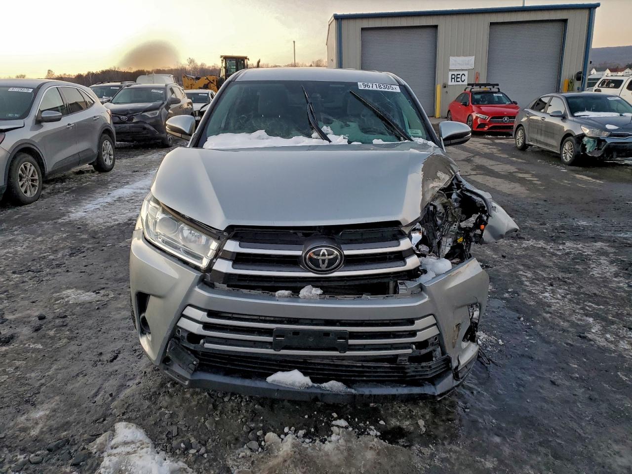 2019 TOYOTA HIGHLANDER LE photo 9