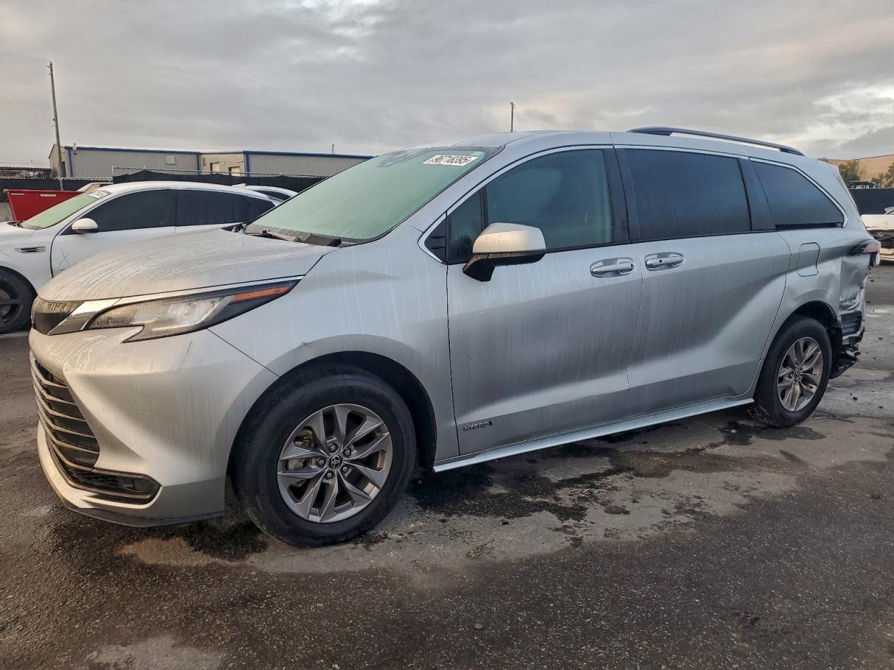 2021 TOYOTA SIENNA