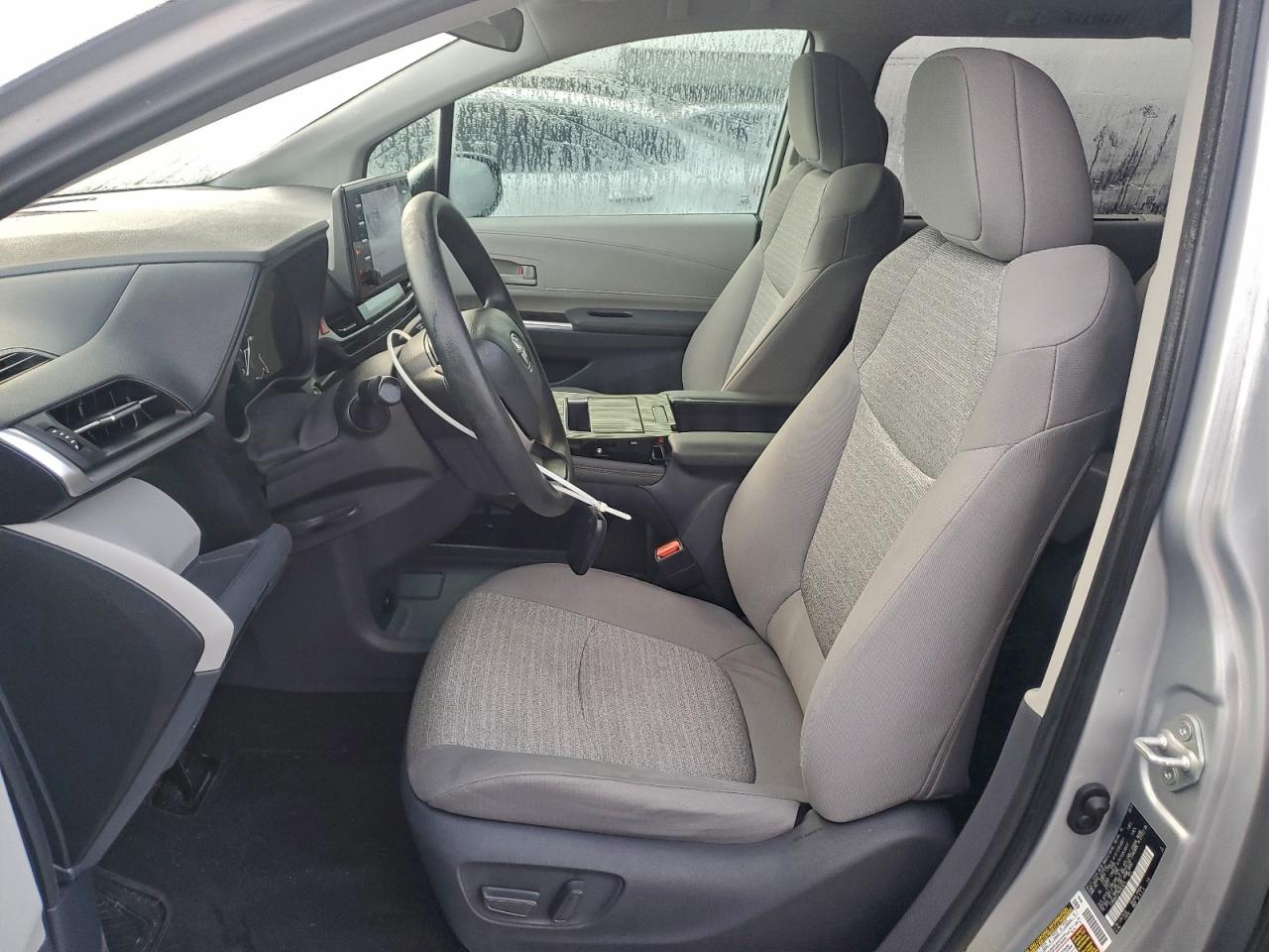 2021 TOYOTA SIENNA LE photo 7