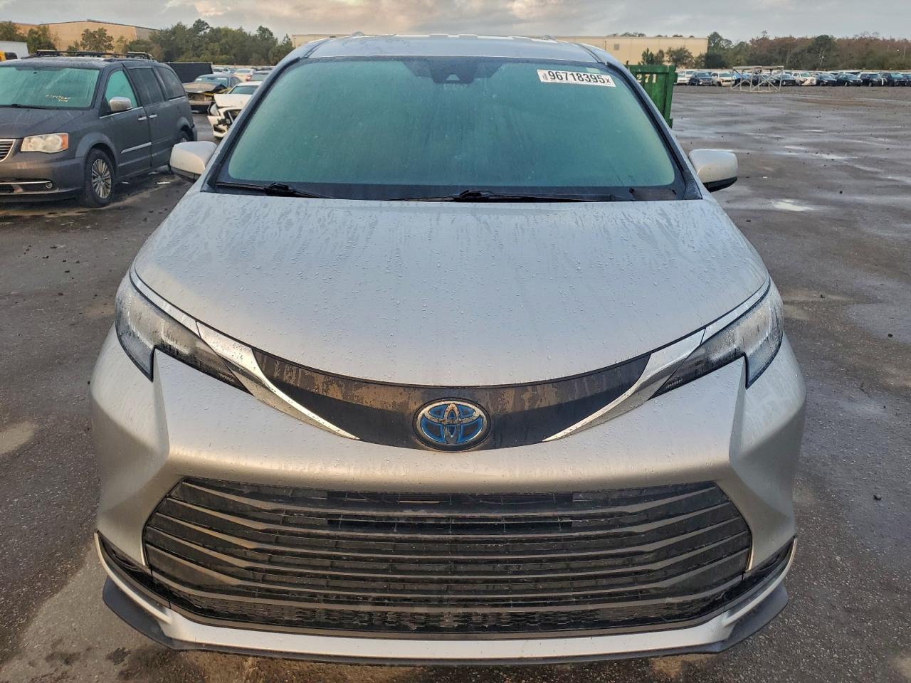 2021 TOYOTA SIENNA LE photo 5