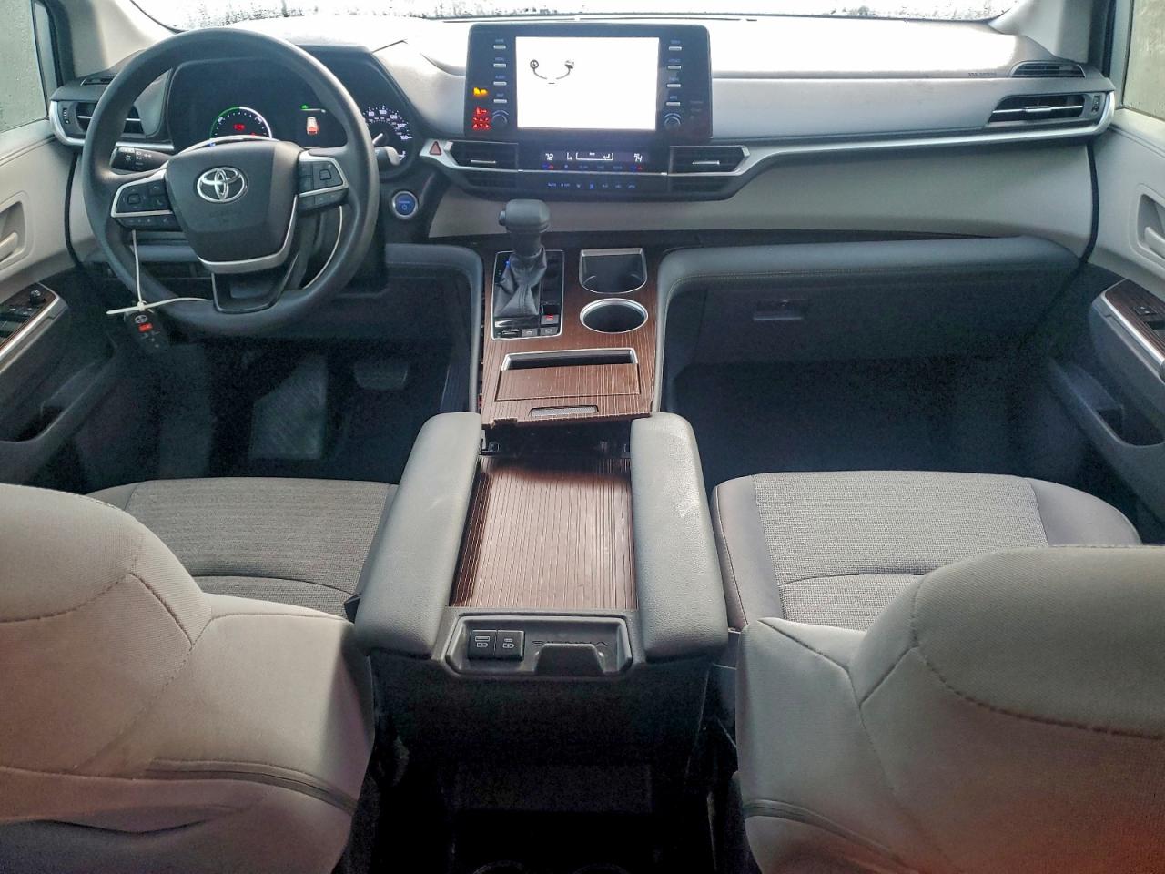 2021 TOYOTA SIENNA LE photo 8