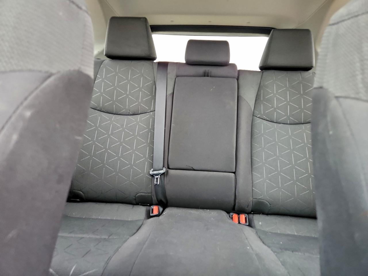 2021 TOYOTA RAV4 XLE photo 10