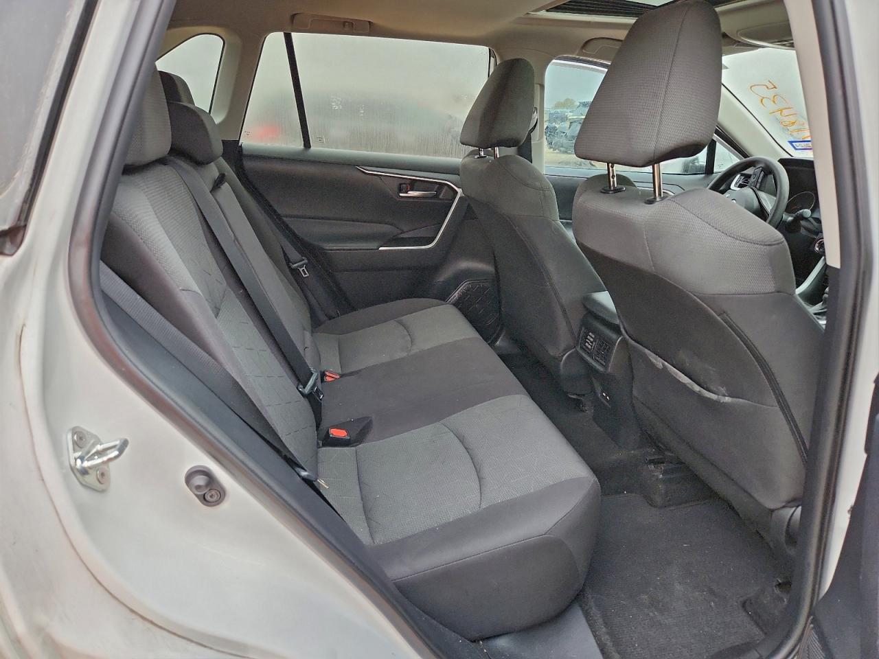 2021 TOYOTA RAV4 XLE photo 11