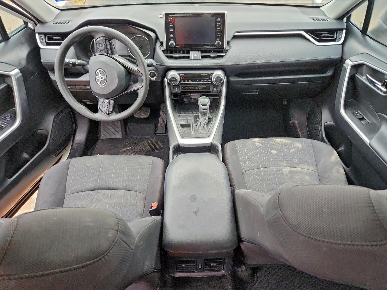 2021 TOYOTA RAV4 XLE photo 8