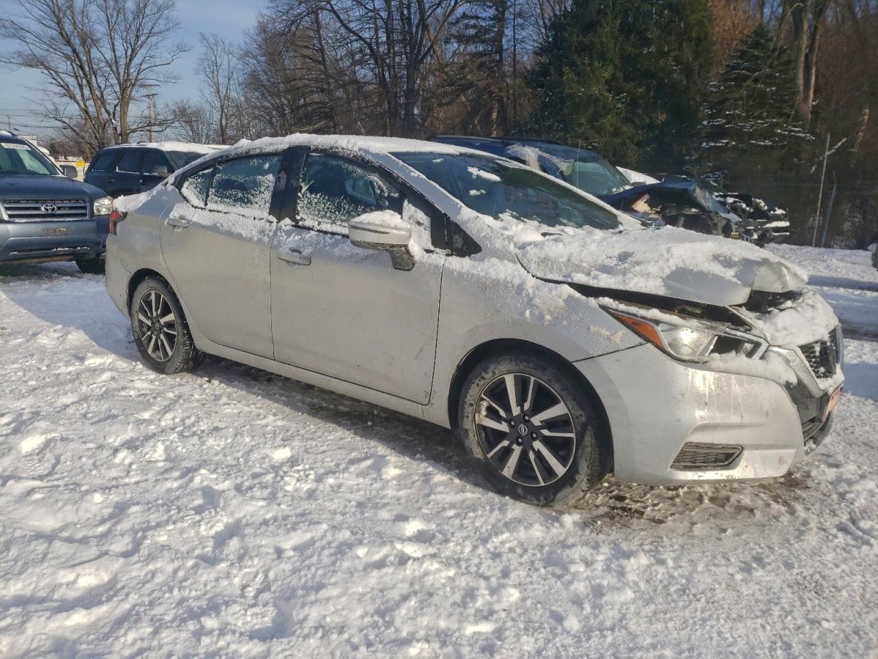 2020 NISSAN VERSA SV photo 4