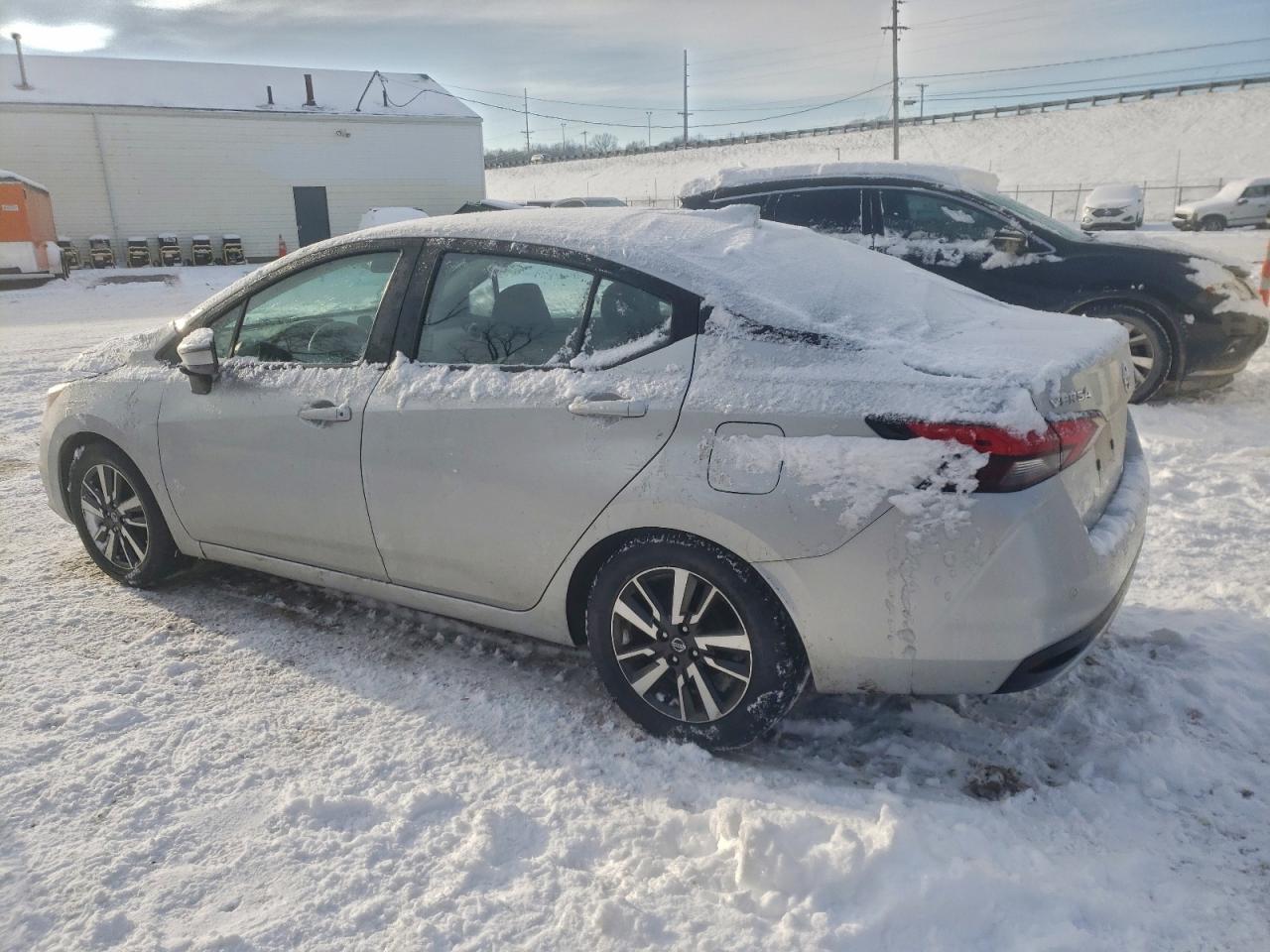 2020 NISSAN VERSA SV photo 2