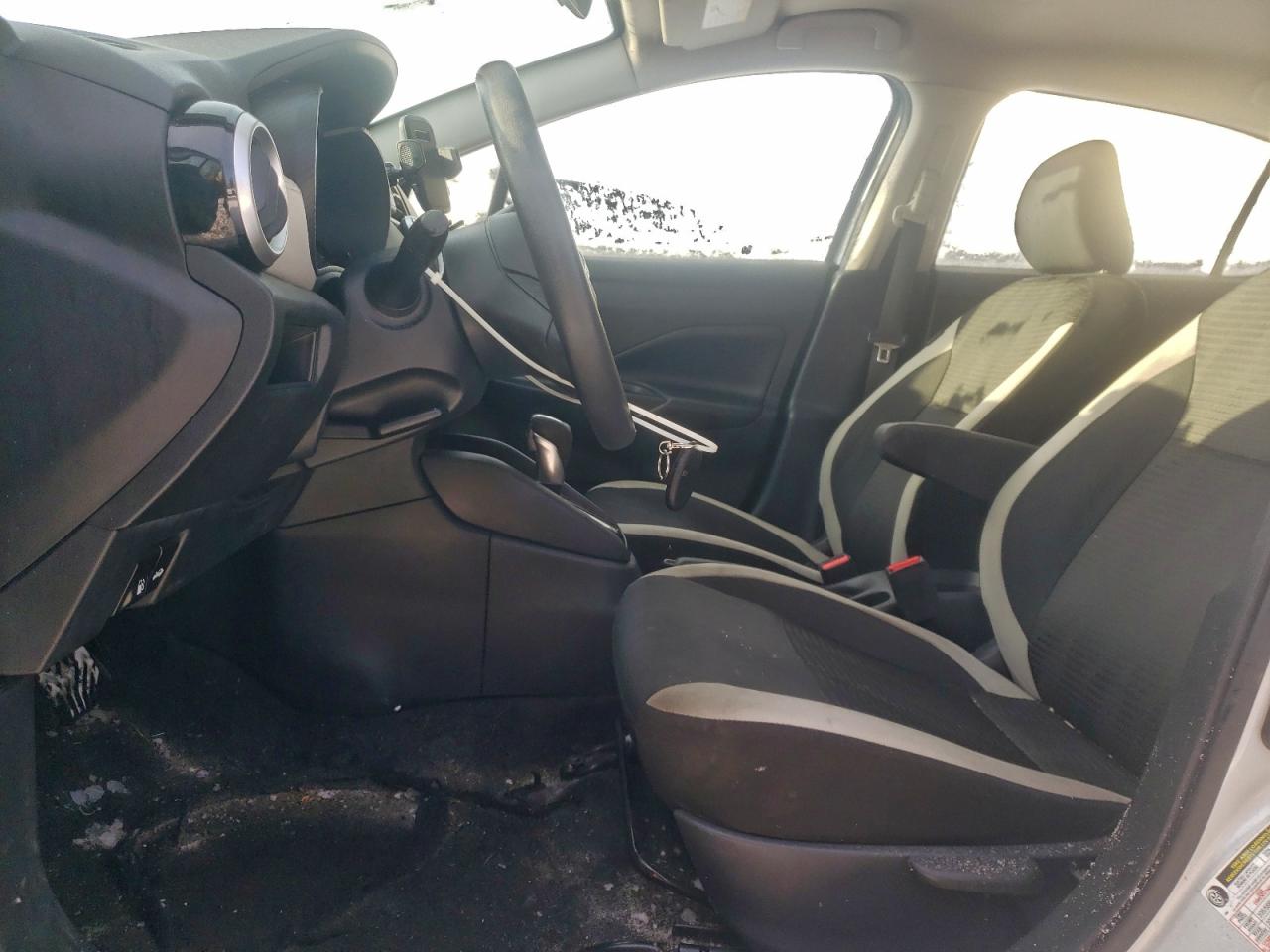 2020 NISSAN VERSA SV photo 7