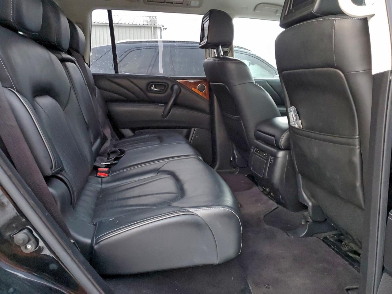 2017 INFINITI QX80 BASE photo 10
