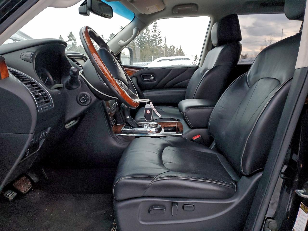 2017 INFINITI QX80 BASE photo 7